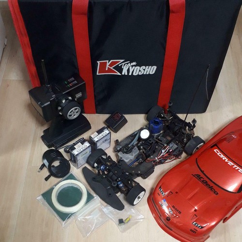 Auto con motore radiocomandato